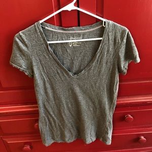 AE medium gray v-neck
